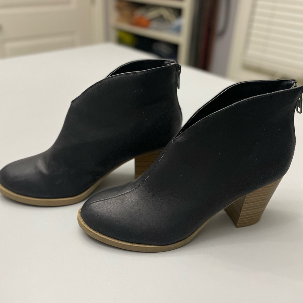 Booties 8.5 - Picture 3 of 3